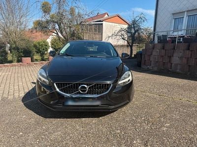 Gebraucht Volvo V40 Momentum 150 PS (110 kW) 2016 Schwarz Limousine