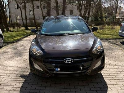 Gebraucht Hyundai i30 Classic 101 PS (74 kW) 2017 Braun Limousine