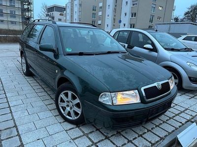 Grün Gebraucht 2006 Skoda Octavia Kombi | 2.499 € (Fairer Preis)