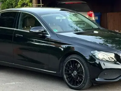 Gebraucht Mercedes E220 194 PS (142 kW) 2017 Schwarz Limousine