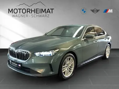 Gebraucht BMW i5 Sport Line 250 kW (340 PS) 2025 Cape york grün metallic Limousine