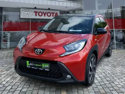 Gebraucht Toyota Aygo Pulse 72 PS (52 kW) 2024 Chili red (3u4)/ black mica (2 Kleinwagen