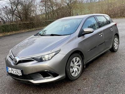 Second-hand Toyota Auris 99 CP (72 kW) 2016 Gri Berlinǎ