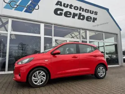 Gebraucht Hyundai i10 Pure 67 PS (49 kW) 2020 Rot Kleinwagen