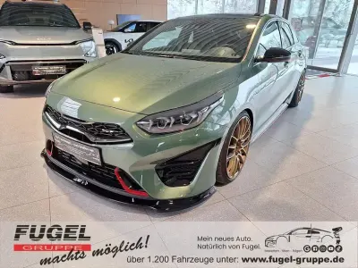 Gebraucht Kia ProCeed Sport 204 PS (150 kW) 2023 Experience green met. Kombi