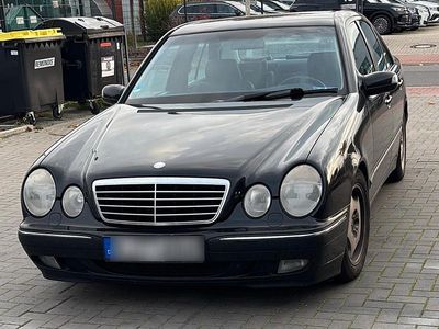 Mercedes E220