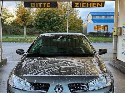 Grau Gebraucht 2004 Renault Mégane GrandTour Kombi | 1.200 € (Fairer Preis)