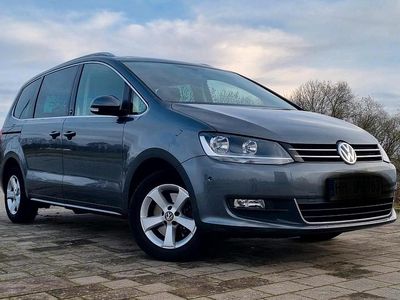 Gebraucht VW Sharan Sound 150 PS (110 kW) 2018 Grau Van / Kleinbus