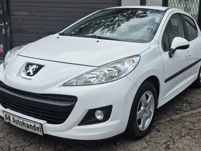 Gebraucht Peugeot 207 Tendance 92 PS (67 kW) 2011 Weiß Limousine