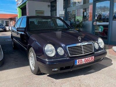 Usata Mercedes E280 Avantgarde 204 CV (150 kW) 1997 Viola Berlina
