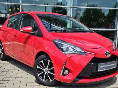 Gebraucht Toyota Yaris Team 111 PS (81 kW) 2018 Rot Limousine
