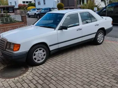 Gebraucht Mercedes E230 136 PS (100 kW) 1986 Weiß Limousine