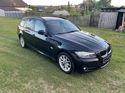 Gebraucht BMW 320 163 PS (119 kW) 2011 Schwarz Kombi