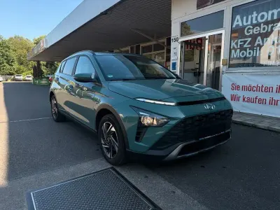 Gebraucht Hyundai Bayon Select 101 PS (74 kW) 2021 Mangrove green / mic SUV
