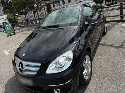 Gebraucht Mercedes B180 116 PS (85 kW) 2010 Schwarz Van / Kleinbus