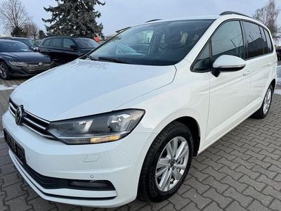 Gebraucht VW Touran Comfortline 122 PS (89 kW) 2021 Weiß Van / Kleinbus
