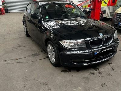 Gebraucht BMW 116 122 PS (89 kW) 2010 Schwarz Kleinwagen