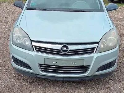 Gebraucht Opel Astra Basis 90 PS (66 kW) 2009 Grün Limousine
