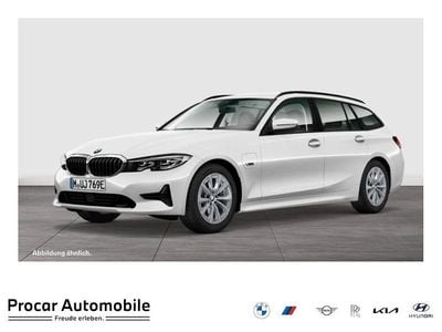 Gebraucht BMW 320 Advantage 163 PS (119 kW) 2022 Mineralweiss Kombi