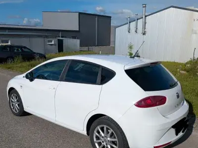 Gebraucht Seat Leon 105 PS (77 kW) 2012 Weiß Limousine