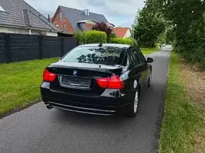 Gebraucht BMW 320 Sport Line 170 PS (125 kW) 2009 Schwarz Limousine