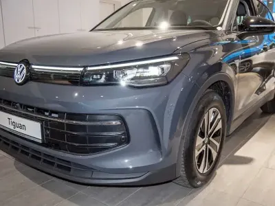 Neu VW Tiguan Life 150 PS (110 kW) 2026 Grau SUV