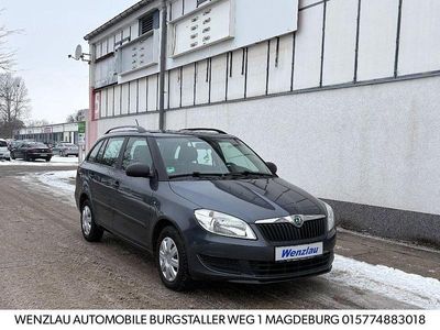 Grau Gebraucht 2012 Skoda Fabia Family Kombi | 2.950 € (Fairer Preis)