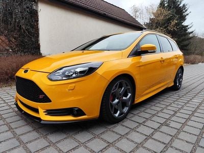 Gebraucht Ford Focus ST 250 PS (183 kW) 2013 Gelb Kombi
