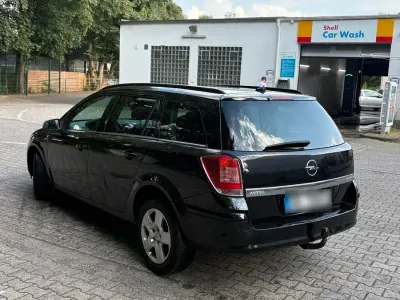 Gebraucht Opel Astra 101 PS (74 kW) 2010 Schwarz Kombi