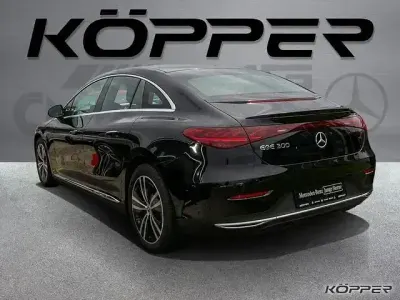 Gebraucht Mercedes EQE300 Advanced Plus 180 kW (245 PS) 2025 Obsidianschwarz Limousine