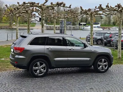 Gebraucht Jeep Grand Cherokee Overland 286 PS (210 kW) 2011 Grau SUV