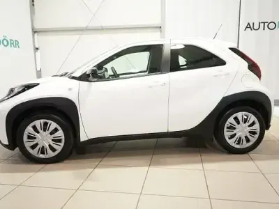 Gebraucht Toyota Aygo X X-play 72 PS (52 kW) 2024 Weiß SUV