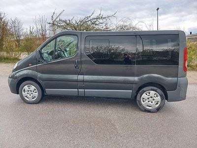 Second-hand Opel Vivaro 114 CP (83 kW) 2012 Negru Monovolum