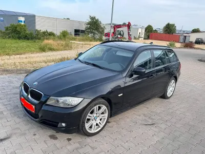 Gebraucht BMW 320 184 PS (135 kW) 2011 Schwarz Kombi