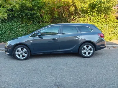 Gebraucht Opel Astra Exklusiv 136 PS (100 kW) 2014 Grau Kombi