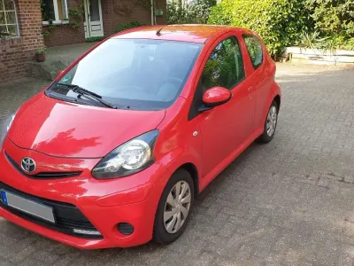 Używany Toyota Aygo Cool 68 KM (50 kW) 2013 Czerwony Hatchback