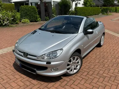 Gebraucht Peugeot 206 CC Platinum 109 PS (80 kW) 2004 Silber Cabrio