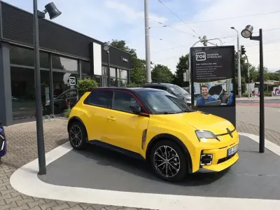 Neu Renault R5 Iconic 110 kW (150 PS) 2026 Gelb Kleinwagen