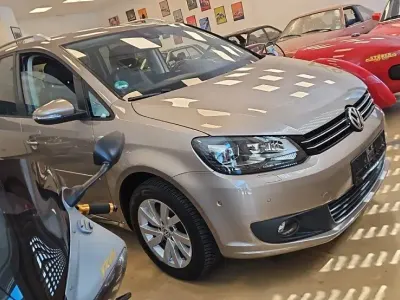 Gebraucht VW Touran Life 140 PS (102 kW) 2013 Beige Van / Kleinbus