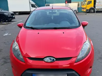 Gebraucht Ford Fiesta 66 PS (48 kW) 2010 Rot Limousine
