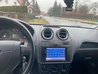 Gebraucht Ford Fiesta 100 PS (73 kW) 2007 Silber Kleinwagen