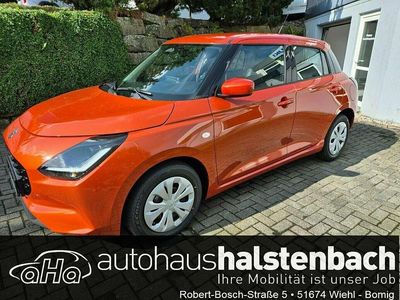 Gebraucht Suzuki Swift Club 83 PS (61 kW) 2025 Flame orange pearl Limousine