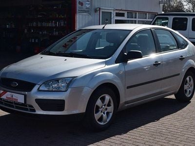 Brugt Ford Focus Trend 101 HK (74 kW) 2005 Sølv Sedan