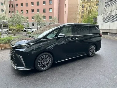 Gebraucht Lexus LM350h Executive Line 250 PS (183 kW) 2025 Schwarz Van / Kleinbus