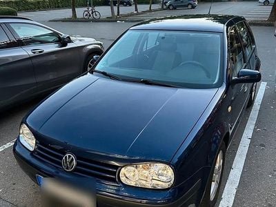 Blau Gebraucht 1999 VW Golf IV Kleinwagen | 2.100 € (Etwas zu teuer)