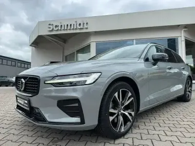 Gebraucht Volvo V60 Plus 197 PS (144 kW) 2025 Vapour grey Kombi