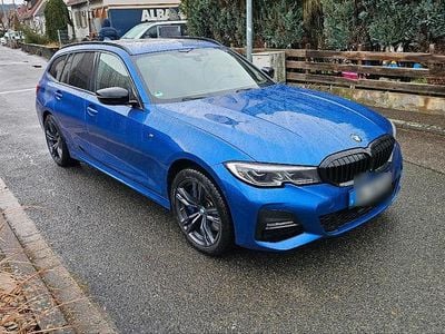 Blau Gebraucht 2020 BMW 330e M Sport Kombi | 26.000 € (Fairer Preis)