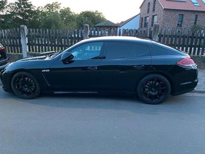Porsche Panamera 4