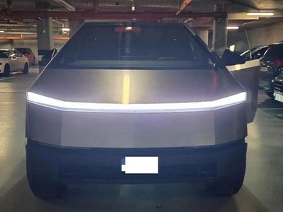 Silber Gebraucht 2024 Tesla Cybertruck Abholung | 146.000 €