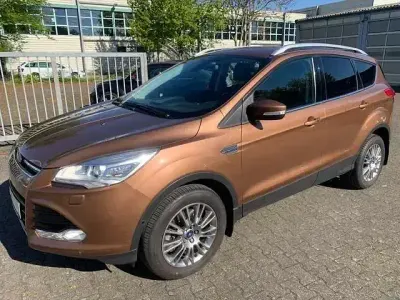 Gebraucht Ford Kuga Titanium 140 PS (102 kW) 2013 Canyonbraun (metallic) SUV